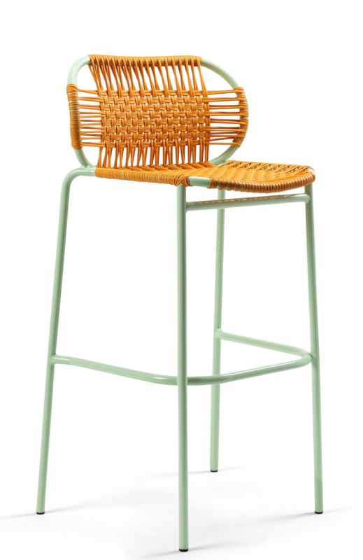 Ames Cielo Barstuhl: Outdoor-Barhocker mit orangefarbener Sitzfläche und mintgrünem Gestell.